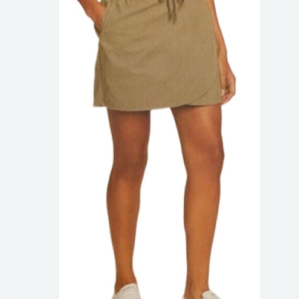 Eddie Bauer tan tulip hem‎ skort medium